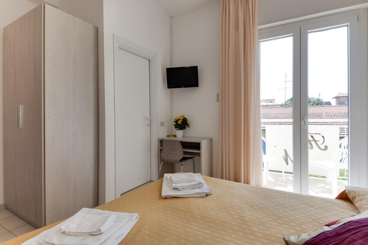 Hotel Nevia Cervia Exterior foto