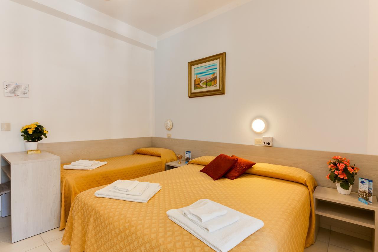 Hotel Nevia Cervia Exterior foto