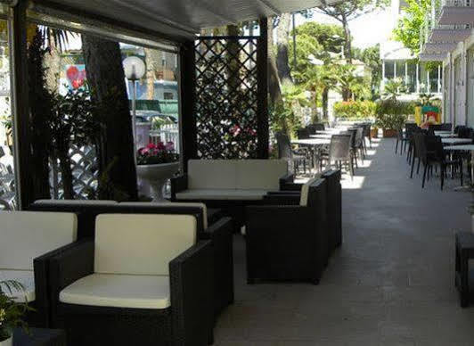 Hotel Nevia Cervia Exterior foto